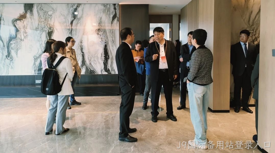 市十四届人大□□代表上城代表□□□团赴J9国际备用站登录入口视察民营企业□□□发展